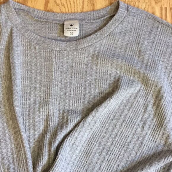 Lightweight gray top with front twist at waist in extra small by PAPER CRNE - Picture 4 of 9